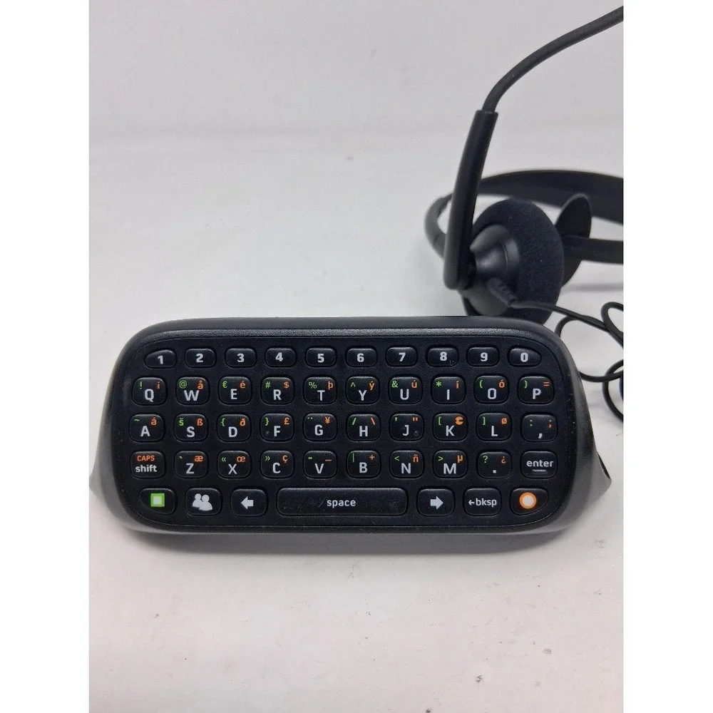 Microsoft Xbox 360 Chatpad Keyboard and Wired Headset Bundle Black X852479-001
